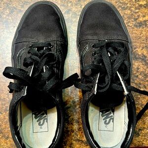 Lightly worn Vans black canvas shoes 6.5